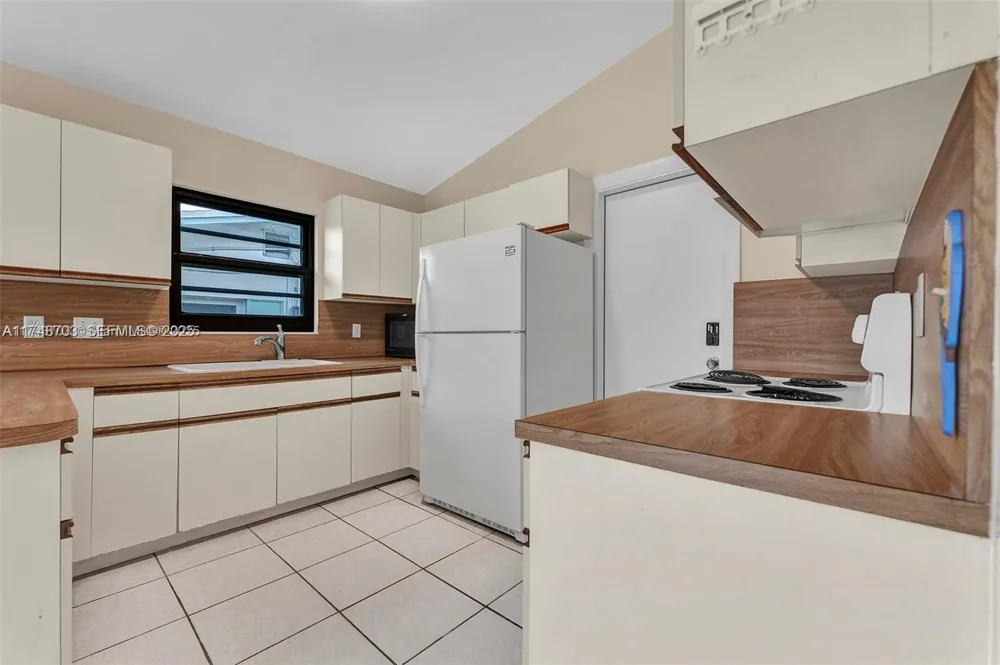 1406 NW 8TH STREET Dania Beach, FL 33004