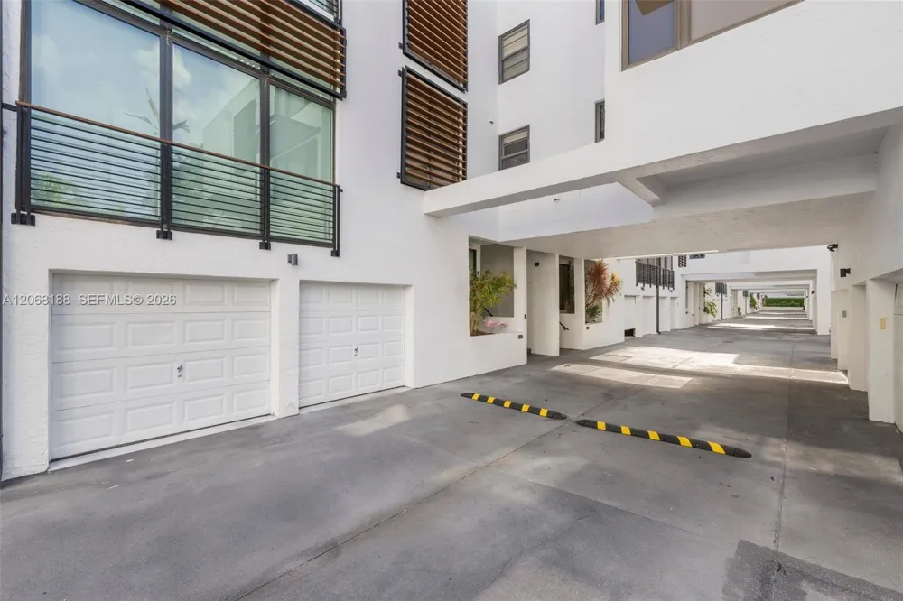 225 E Enid Dr #44 Key Biscayne, FL 33149