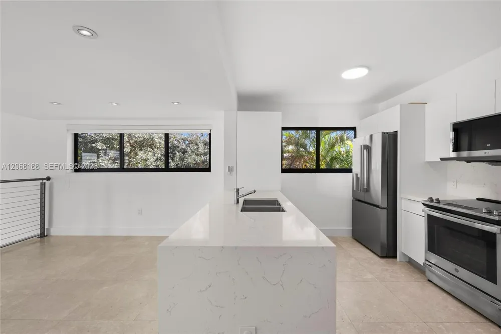 225 E Enid Dr #44 Key Biscayne, FL 33149
