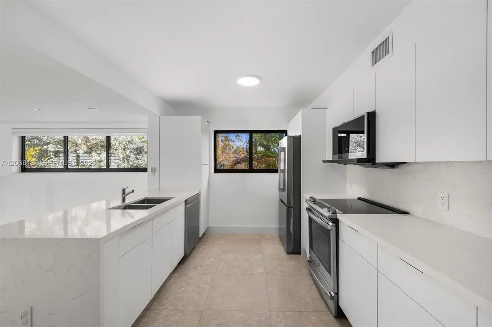 225 E Enid Dr #44 Key Biscayne, FL 33149