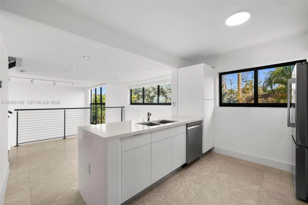 225 E Enid Dr #44 Key Biscayne, FL 33149