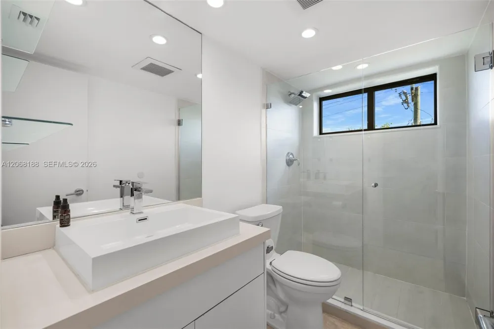 225 E Enid Dr #44 Key Biscayne, FL 33149