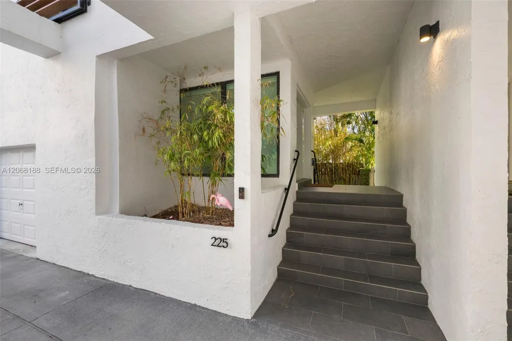 225 E Enid Dr #44 Key Biscayne, FL 33149