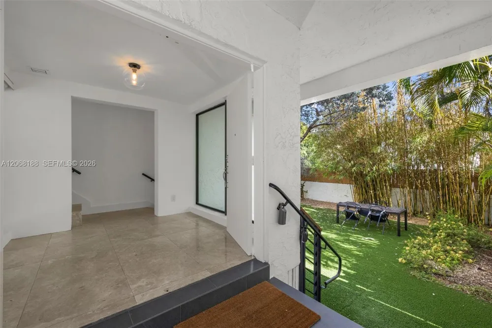 225 E Enid Dr #44 Key Biscayne, FL 33149