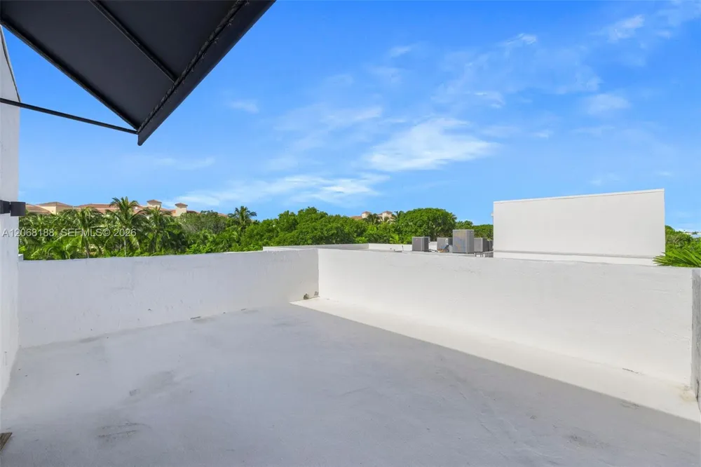 225 E Enid Dr #44 Key Biscayne, FL 33149