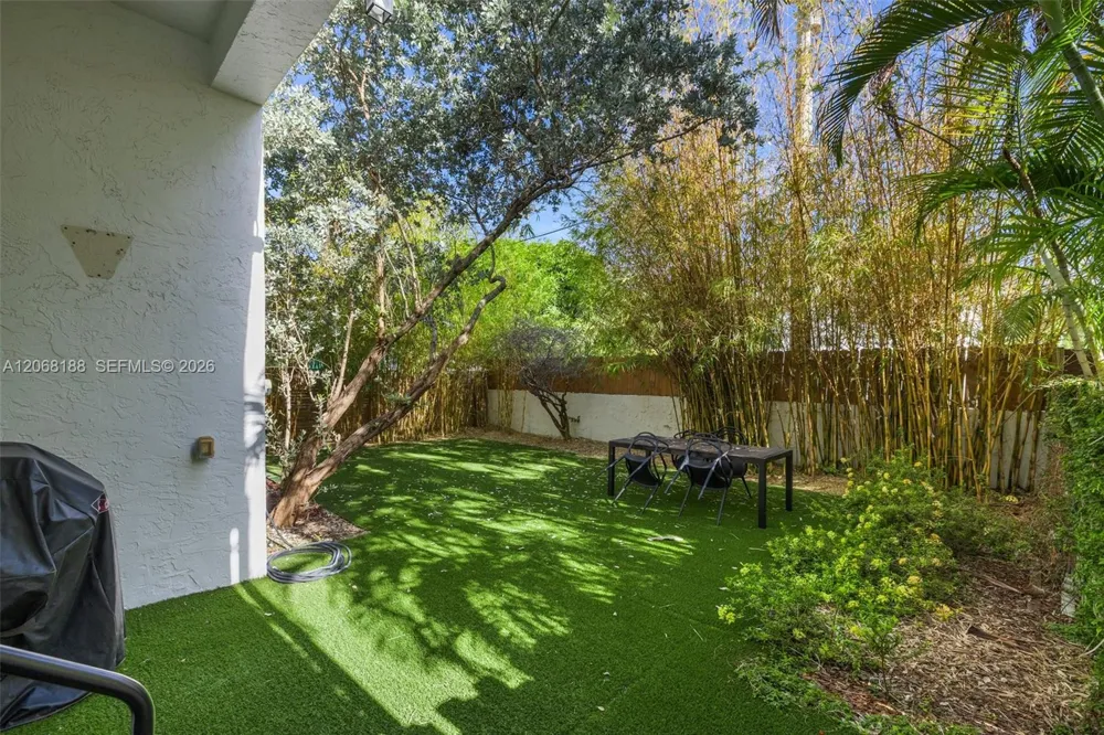 225 E Enid Dr #44 Key Biscayne, FL 33149