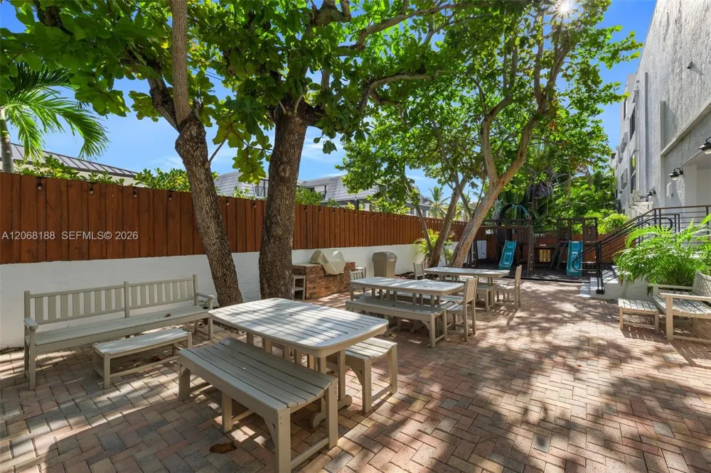 225 E Enid Dr #44 Key Biscayne, FL 33149