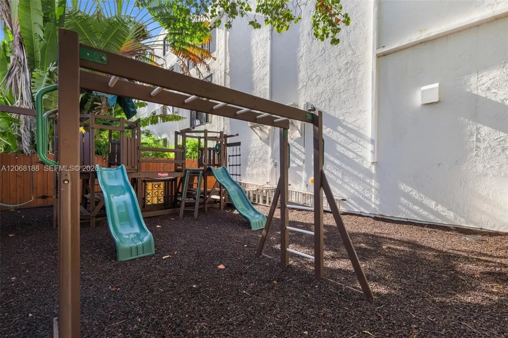 225 E Enid Dr #44 Key Biscayne, FL 33149
