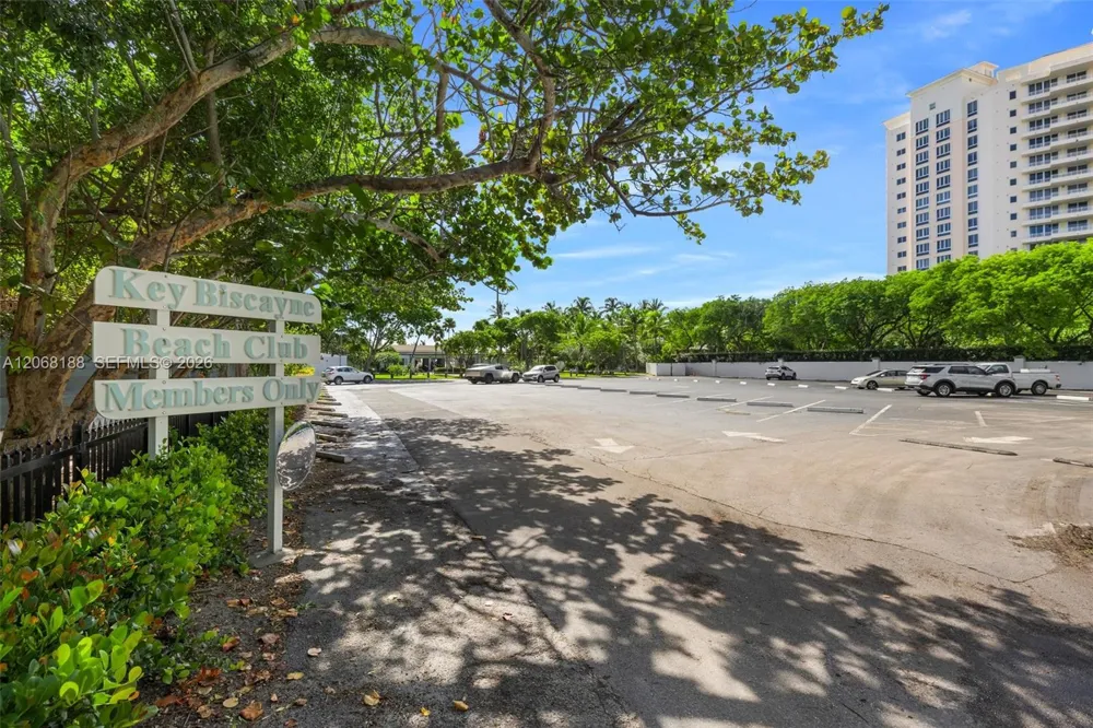 225 E Enid Dr #44 Key Biscayne, FL 33149