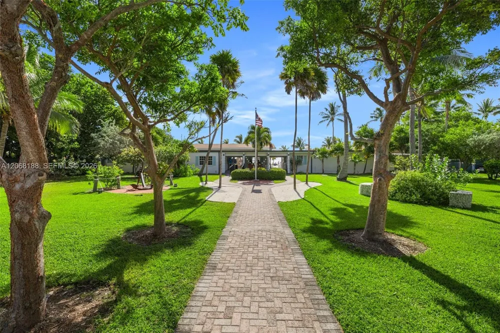 225 E Enid Dr #44 Key Biscayne, FL 33149