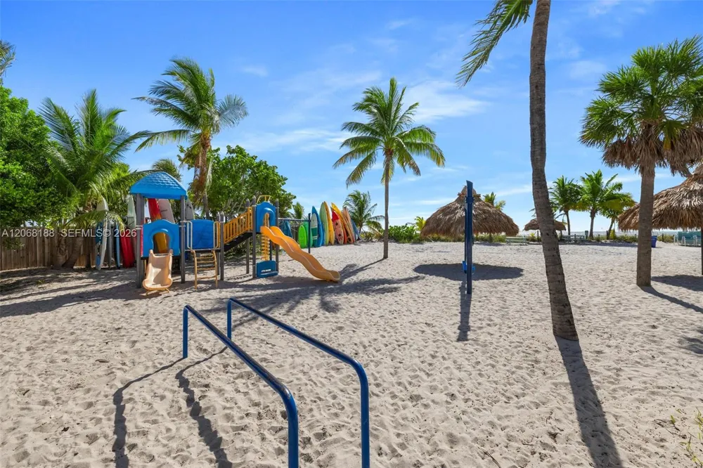 225 E Enid Dr #44 Key Biscayne, FL 33149