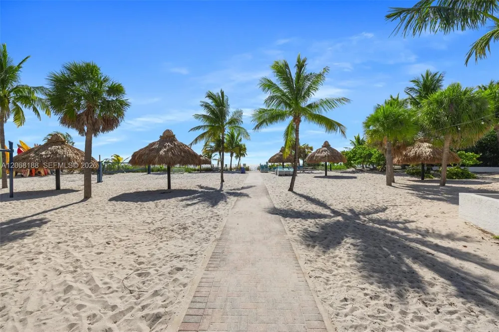 225 E Enid Dr #44 Key Biscayne, FL 33149