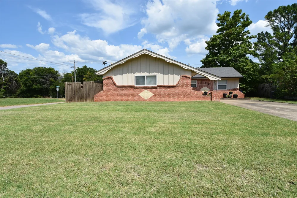 924 Cherokee Street Seminole, OK 74868