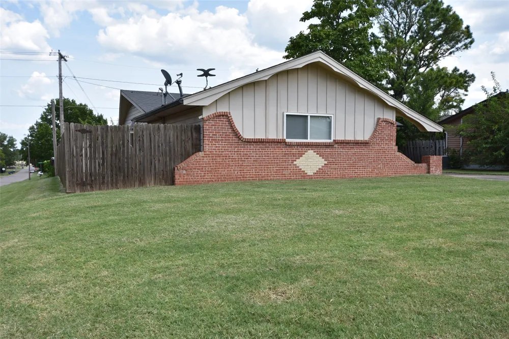 924 Cherokee Street Seminole, OK 74868