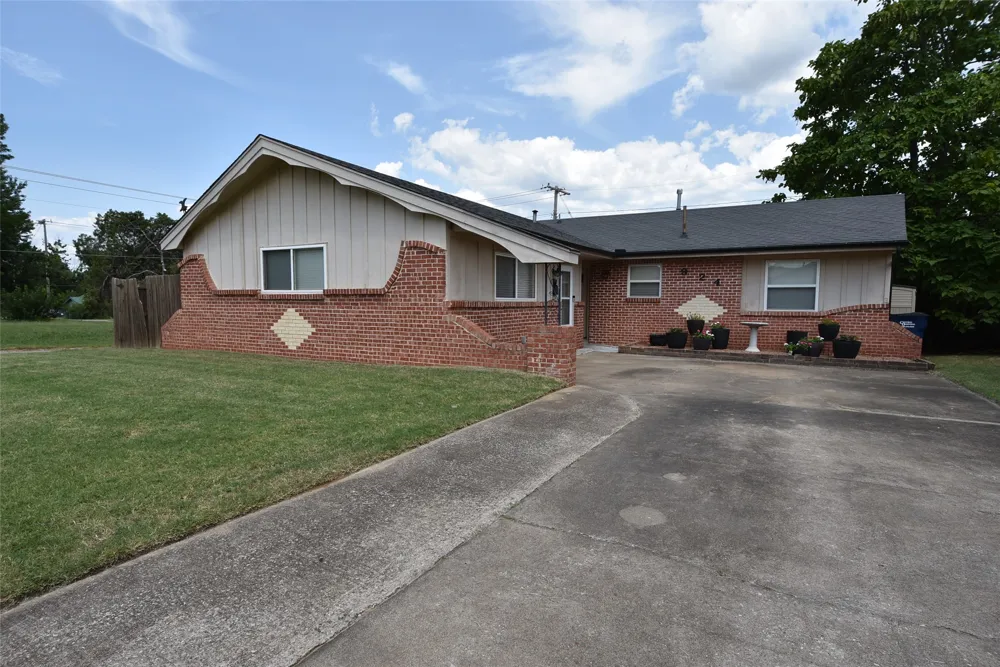 924 Cherokee Street Seminole, OK 74868