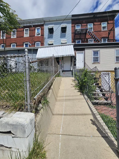 302 PENNINGTON AVENUE