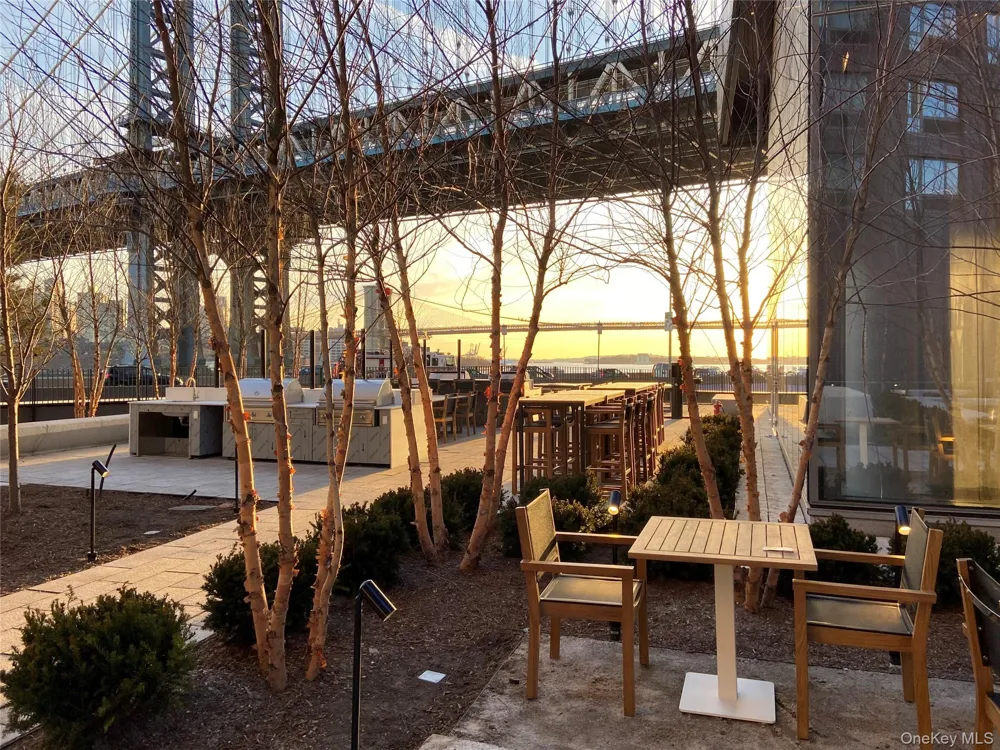 252 South Street #12G New York (Manhattan), NY 10002