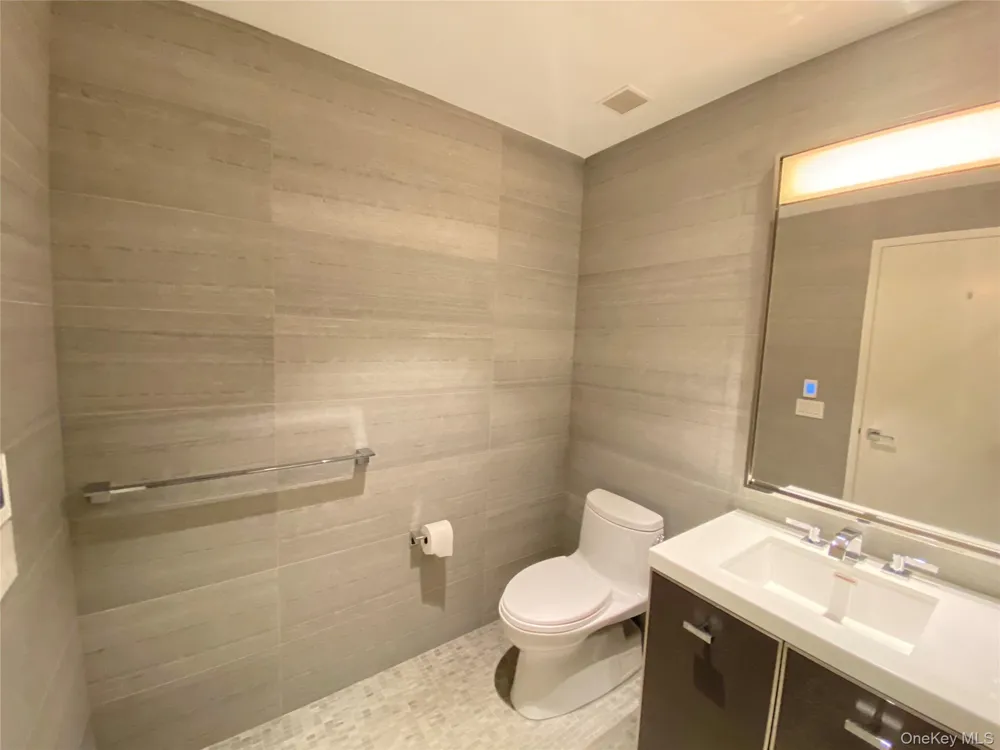252 South Street #12G New York (Manhattan), NY 10002