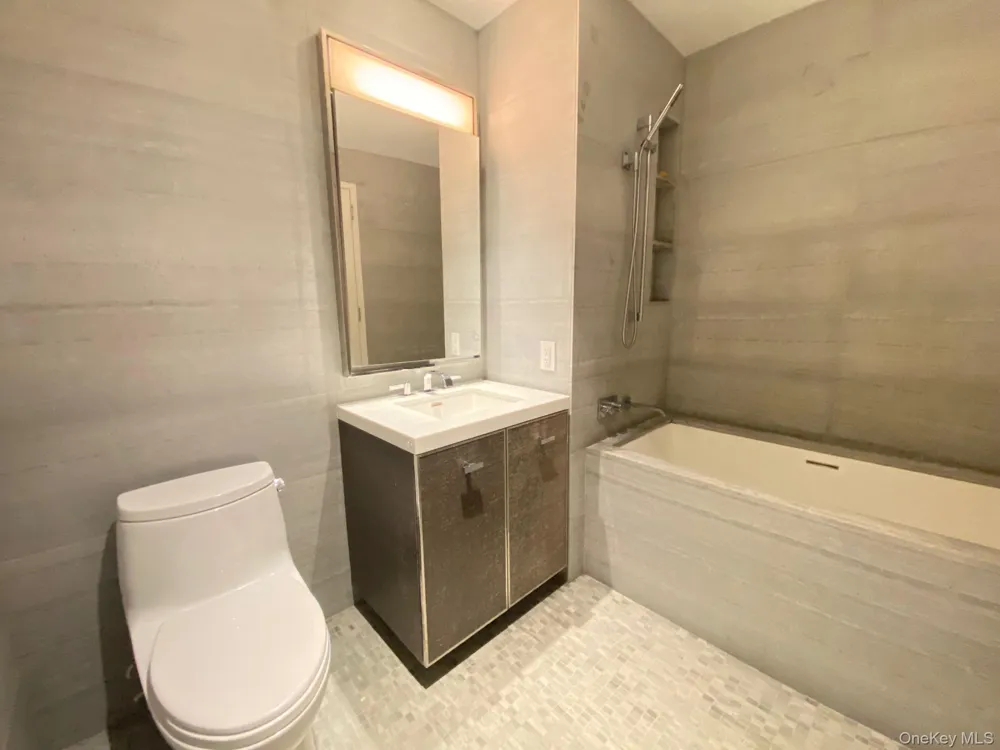 252 South Street #12G New York (Manhattan), NY 10002