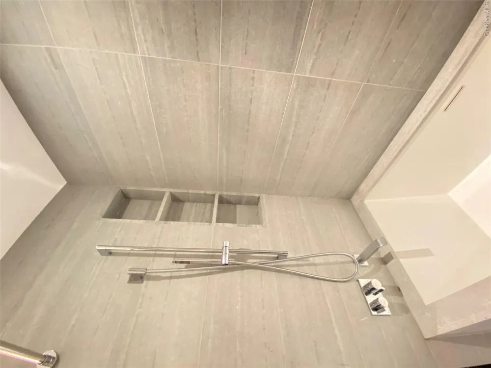252 South Street #12G New York (Manhattan), NY 10002