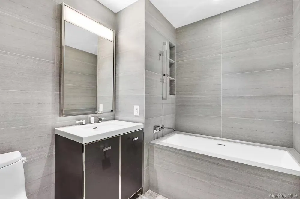 252 South Street #12G New York (Manhattan), NY 10002
