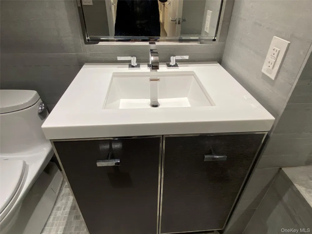 252 South Street #12G New York (Manhattan), NY 10002