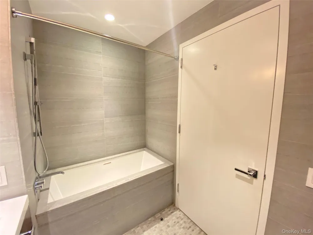 252 South Street #12G New York (Manhattan), NY 10002