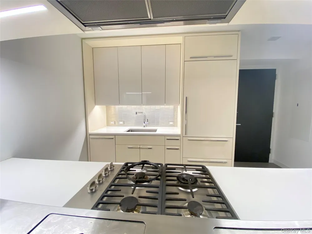 252 South Street #12G New York (Manhattan), NY 10002