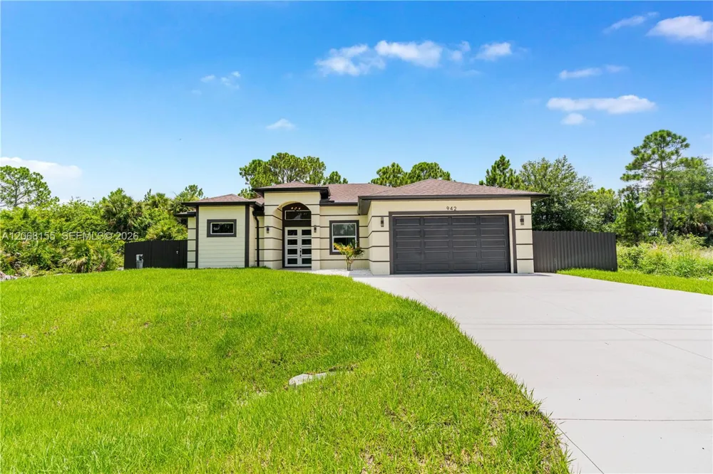 942 E KANUGA ST Lehigh Acres, FL 33974