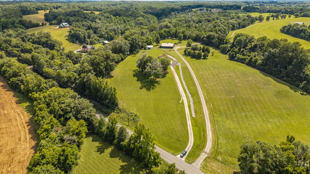 6040 New Cut Rd Greenbrier, TN 37073