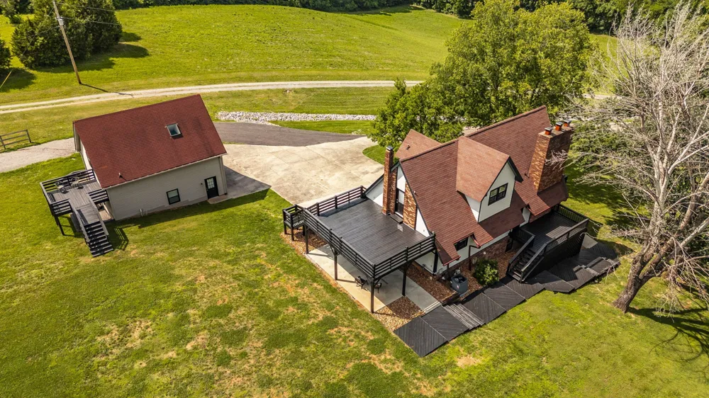 6040 New Cut Rd Greenbrier, TN 37073