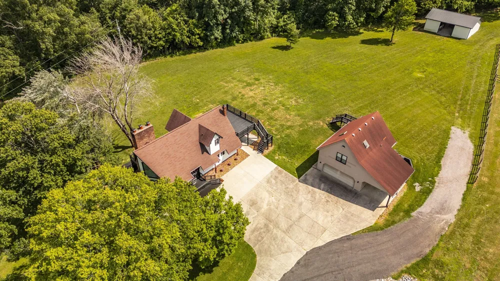 6040 New Cut Rd Greenbrier, TN 37073