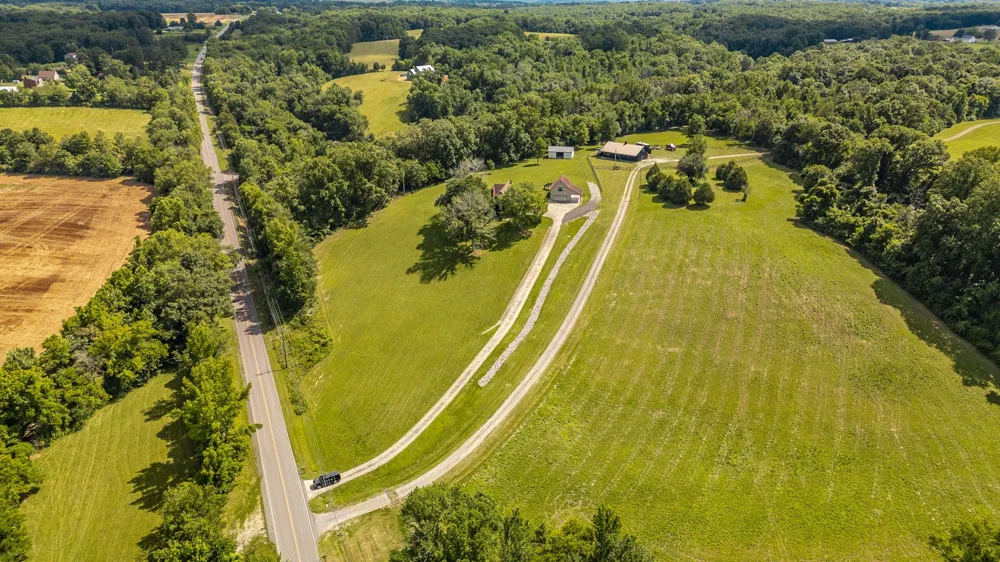 6040 New Cut Rd Greenbrier, TN 37073