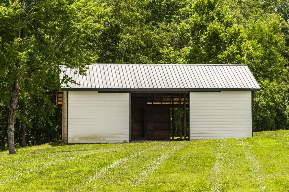 6040 New Cut Rd Greenbrier, TN 37073