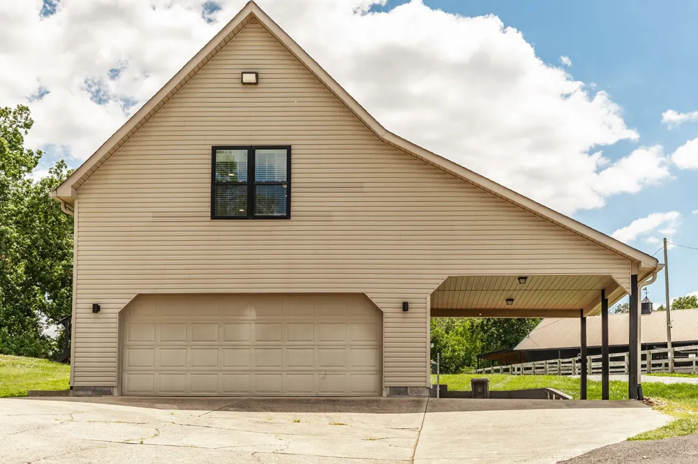 6040 New Cut Rd Greenbrier, TN 37073