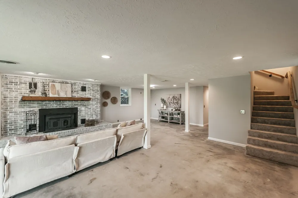 6040 New Cut Rd Greenbrier, TN 37073