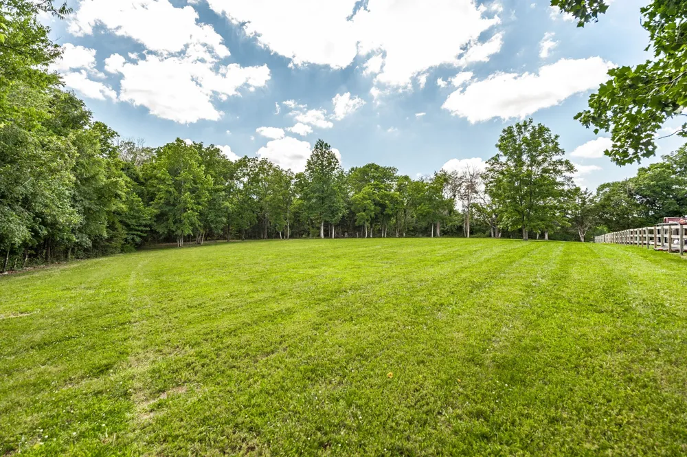 6040 New Cut Rd Greenbrier, TN 37073