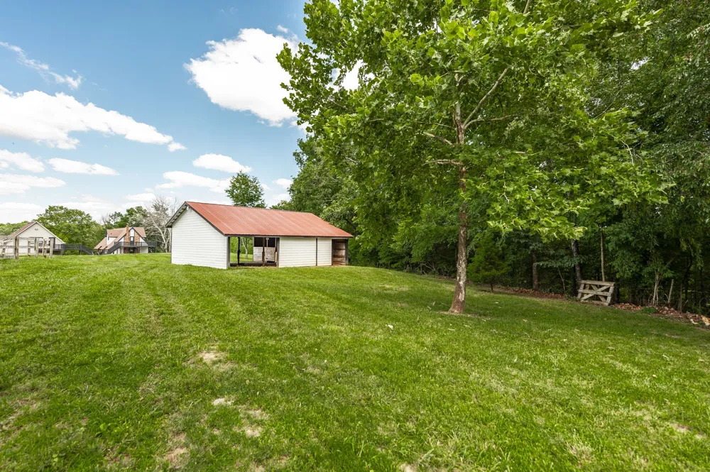 6040 New Cut Rd Greenbrier, TN 37073
