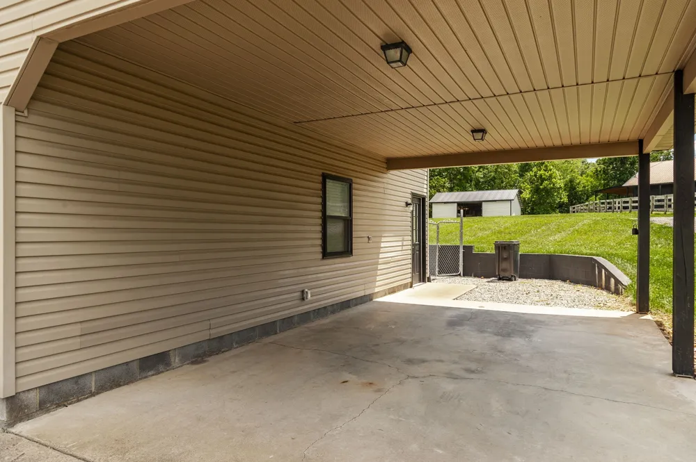 6040 New Cut Rd Greenbrier, TN 37073