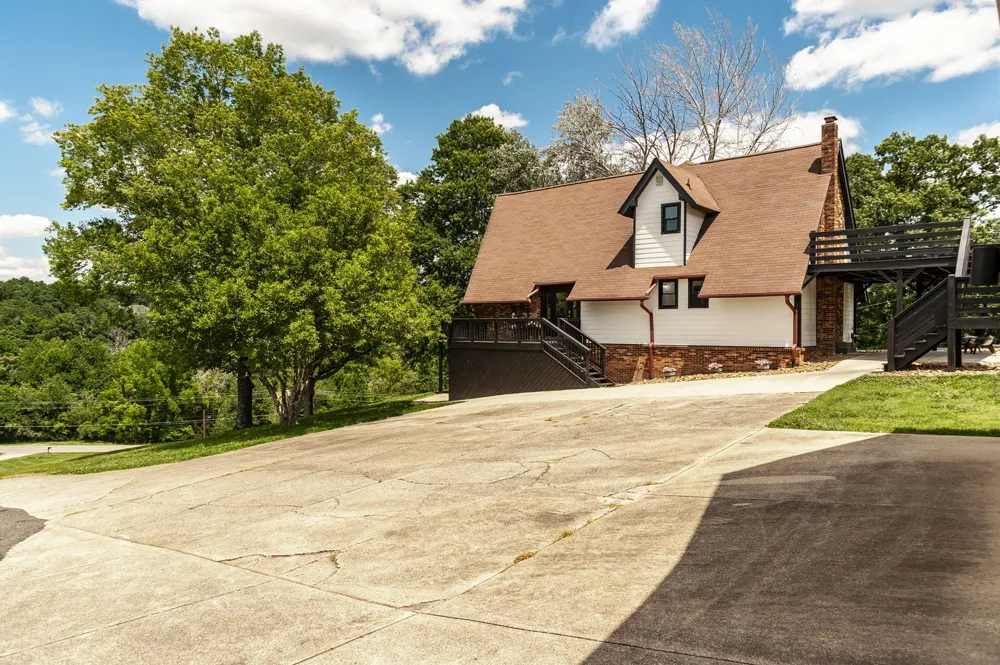 6040 New Cut Rd Greenbrier, TN 37073