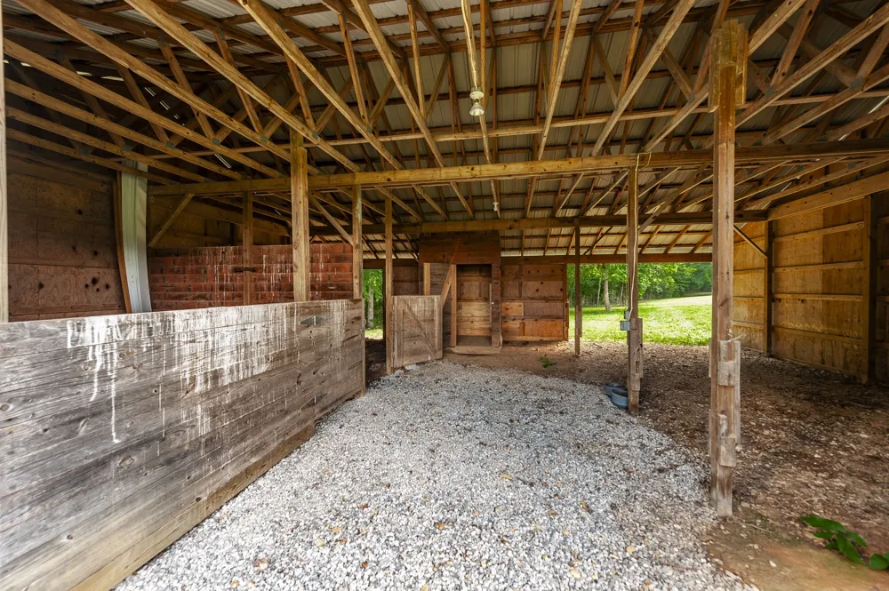 6040 New Cut Rd Greenbrier, TN 37073