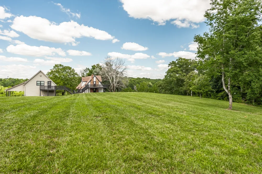 6040 New Cut Rd Greenbrier, TN 37073