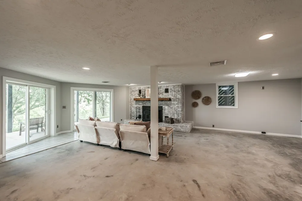 6040 New Cut Rd Greenbrier, TN 37073