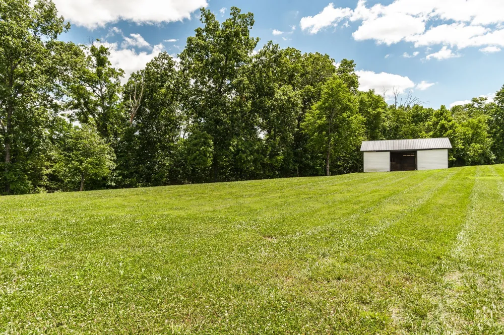 6040 New Cut Rd Greenbrier, TN 37073