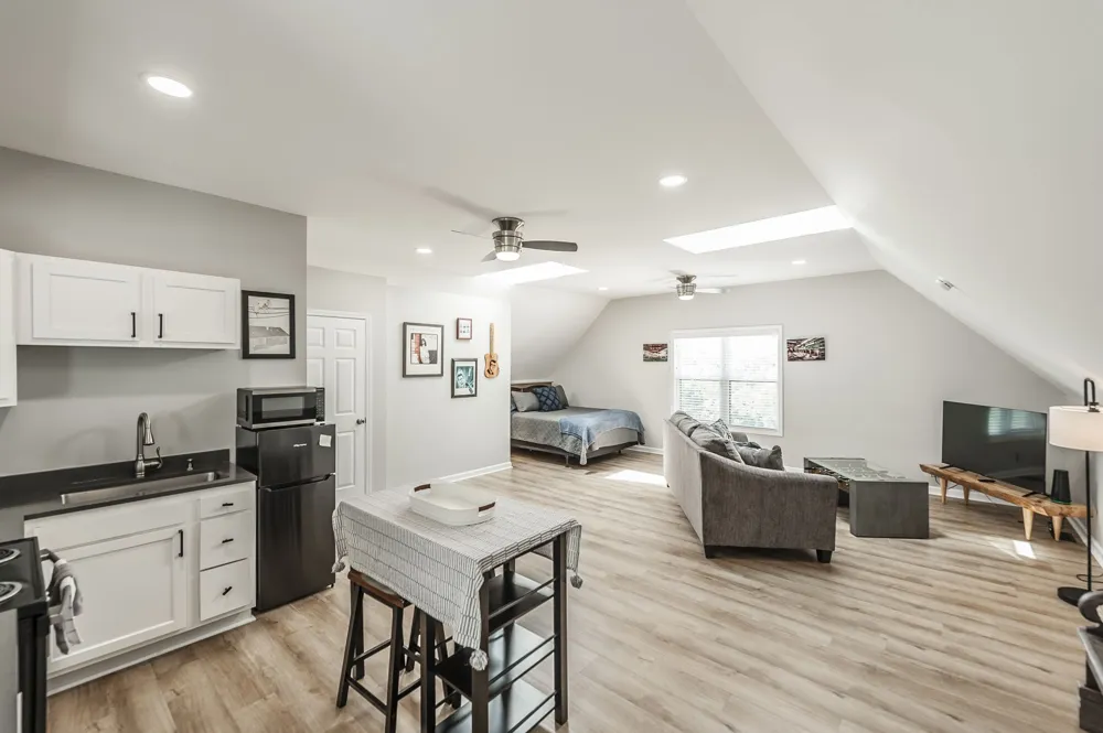 6040 New Cut Rd Greenbrier, TN 37073