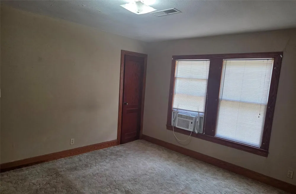 702 E Trinity Street Victoria, TX 77901