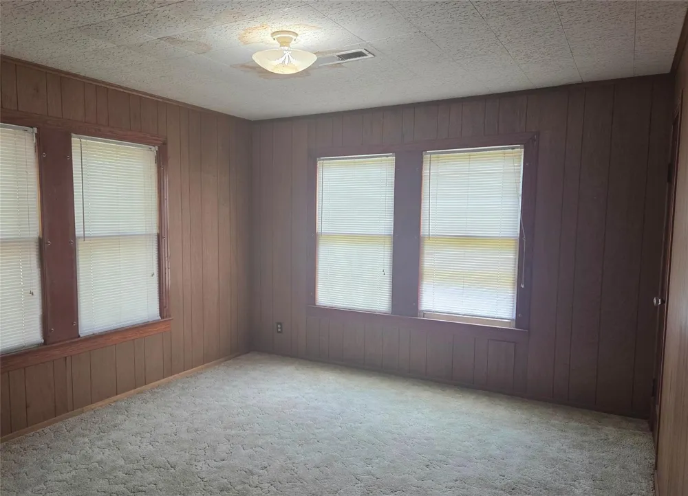 702 E Trinity Street Victoria, TX 77901