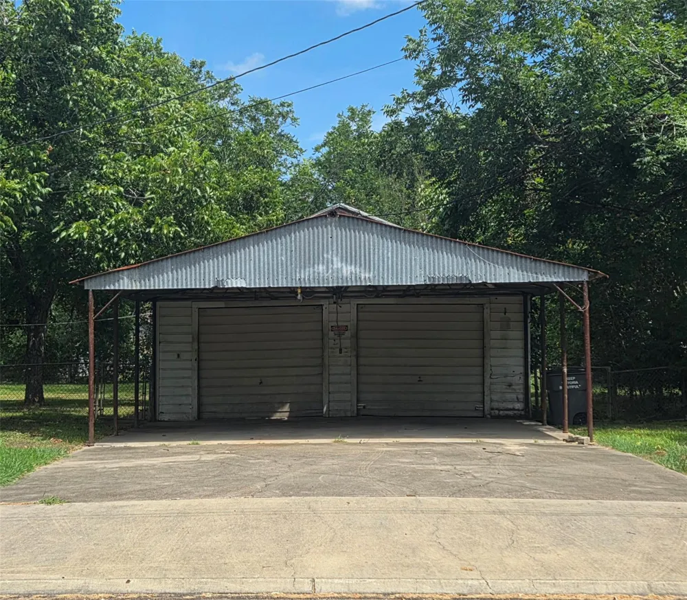 702 E Trinity Street Victoria, TX 77901