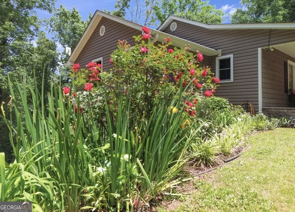 285 Wolf Den RD Royston, GA 30662