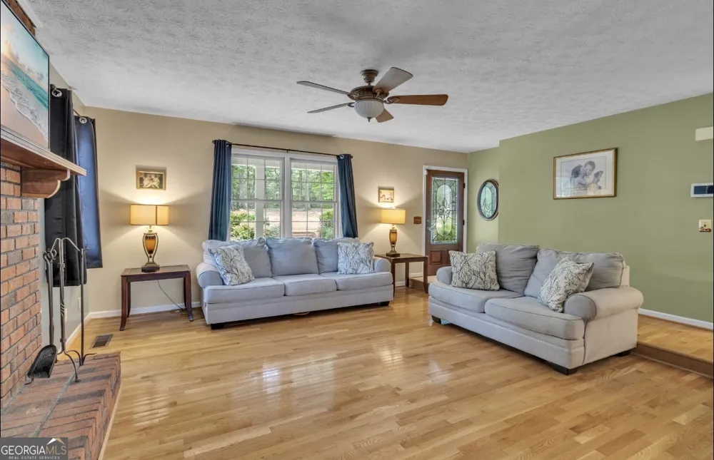 285 Wolf Den RD Royston, GA 30662